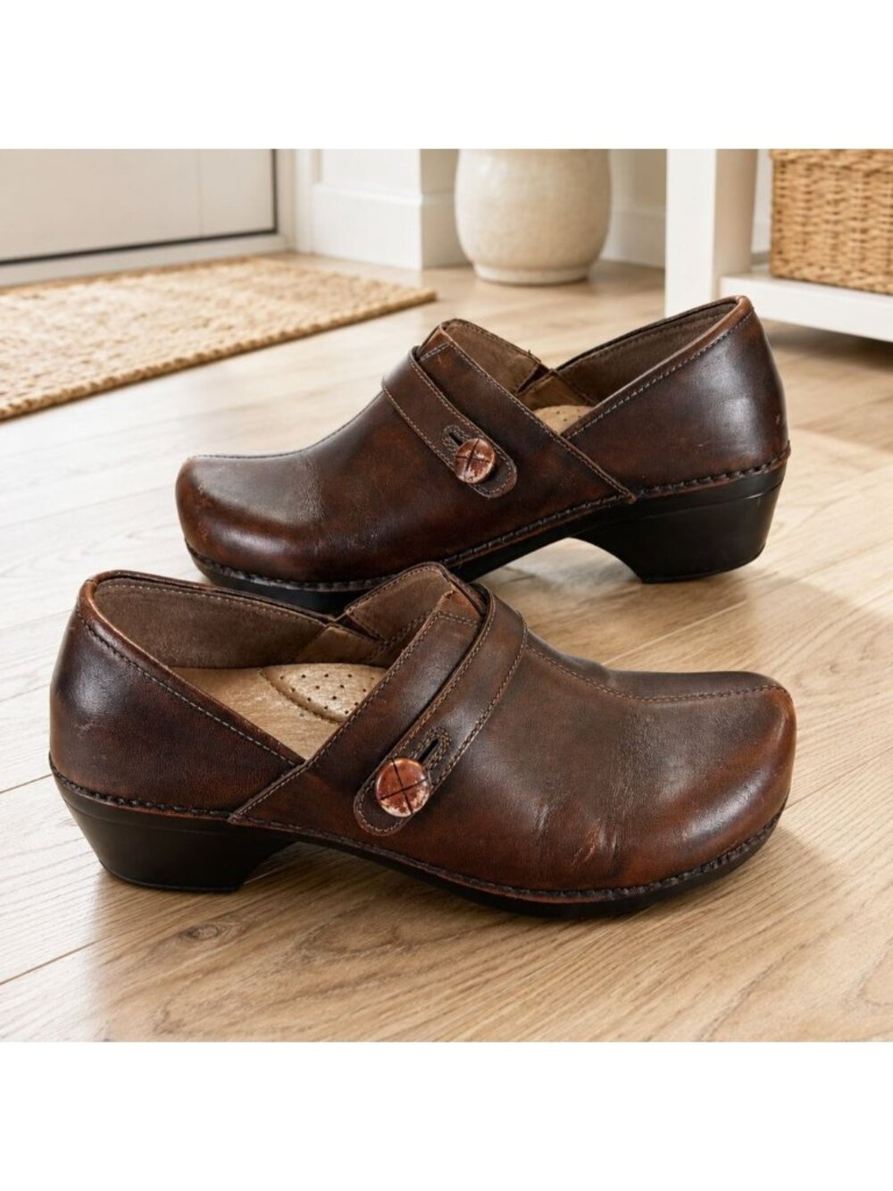 Dansko Womens Size 10 Solstice Button Strap Clog Burnished Brown Leather EU 42